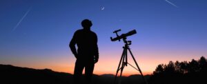 rare-celestial-event-moon-venus-and-regulus-form-a-smiling-conjunction