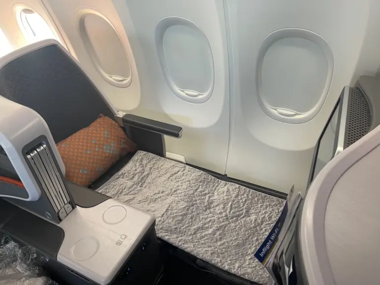 singapore-airlines-achieves-full-flat-bed-business-class-fleet