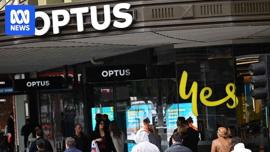 singtel-awards-bonus-amid-optus-outage-controversy-and-fresh-service-disruption