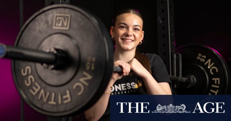teenage-powerlifter-lara-jones-a-rising-star-in-fitness