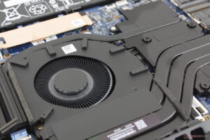 2025-hp-omen-17-a-cooler-quieter-gaming-experience-with-amd-zen-5