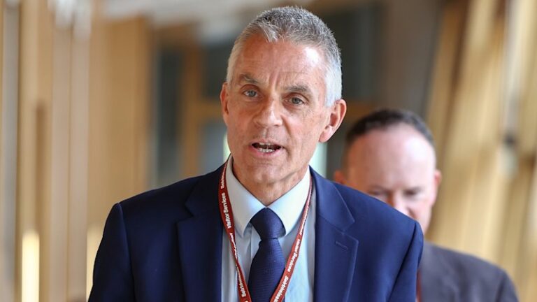 bbc-leaders-resign-amid-trump-documentary-controversy