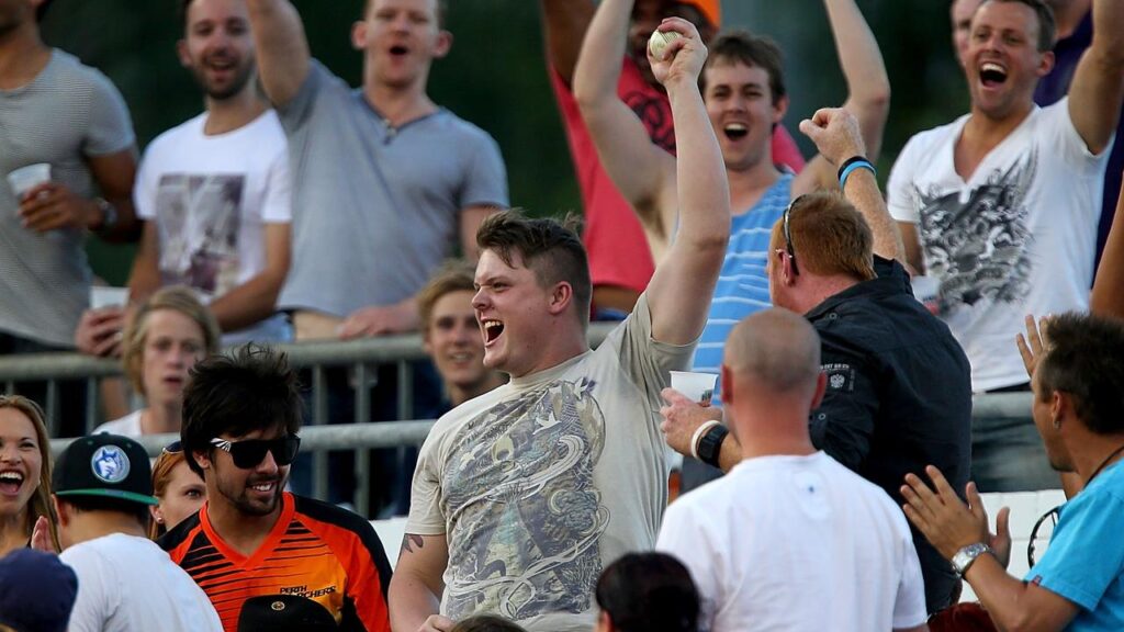 big-bash-league-introduces-fan-friendly-ball-retention-rule-for-2025-season