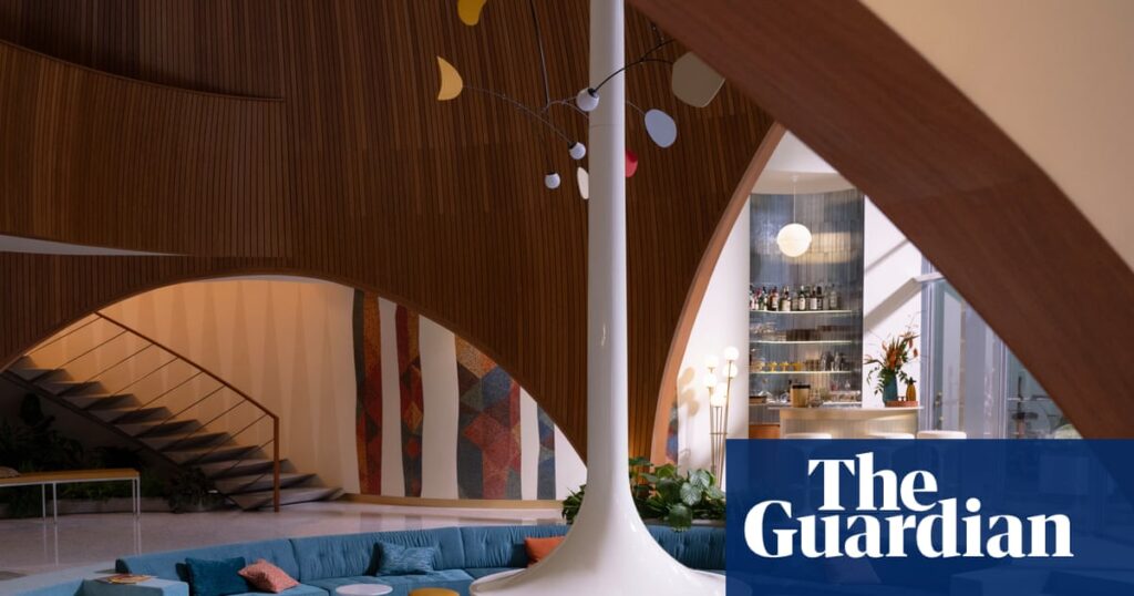 conversation-pits-make-a-stylish-comeback-in-modern-homes-and-films