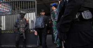 explosions-in-jakarta-mosque-injure-54-teen-suspect-identified