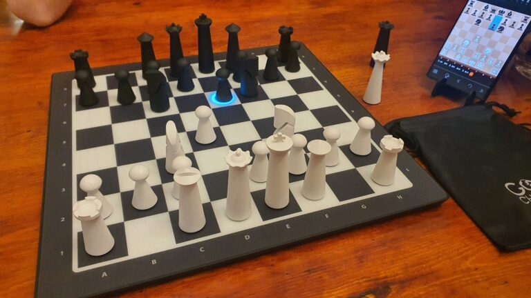 gochess-the-smart-chessboard-bridging-physical-and-digital-worlds