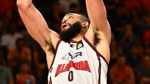 javale-mcgee-shines-as-illawarra-hawks-triumph-over-cairns-taipans