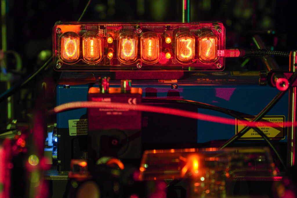 mit-physicists-double-precision-of-optical-atomic-clocks