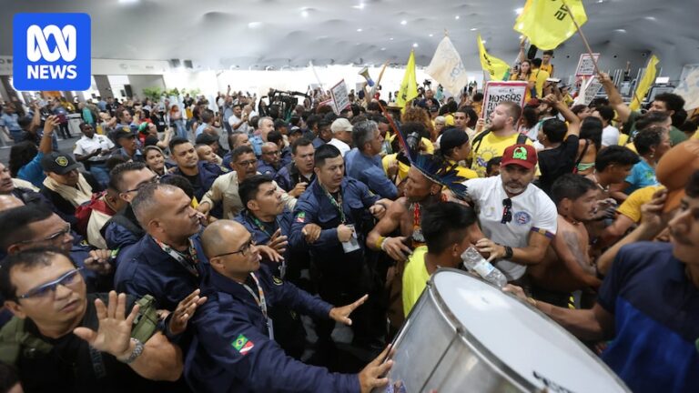 protesters-clash-with-security-at-cop30-climate-summit-in-brazil
