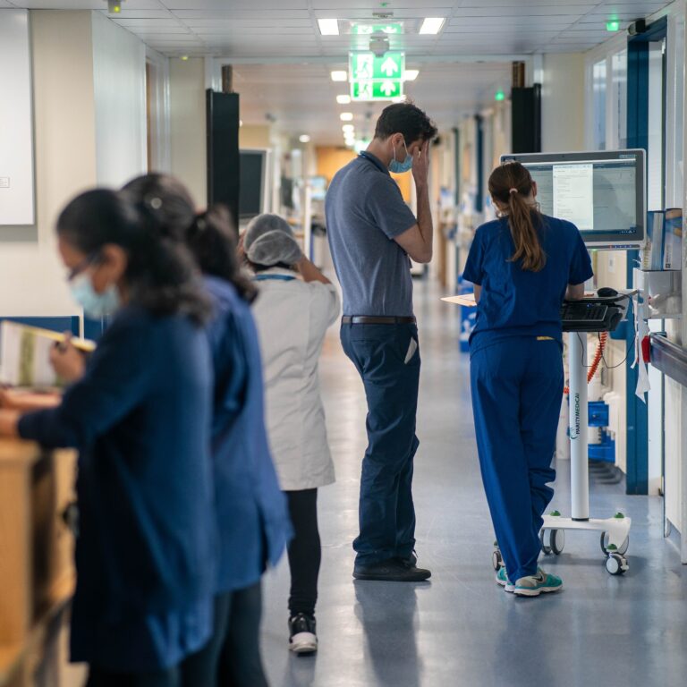 rising-flu-cases-in-england-spark-vaccination-concerns-amid-early-season-surge