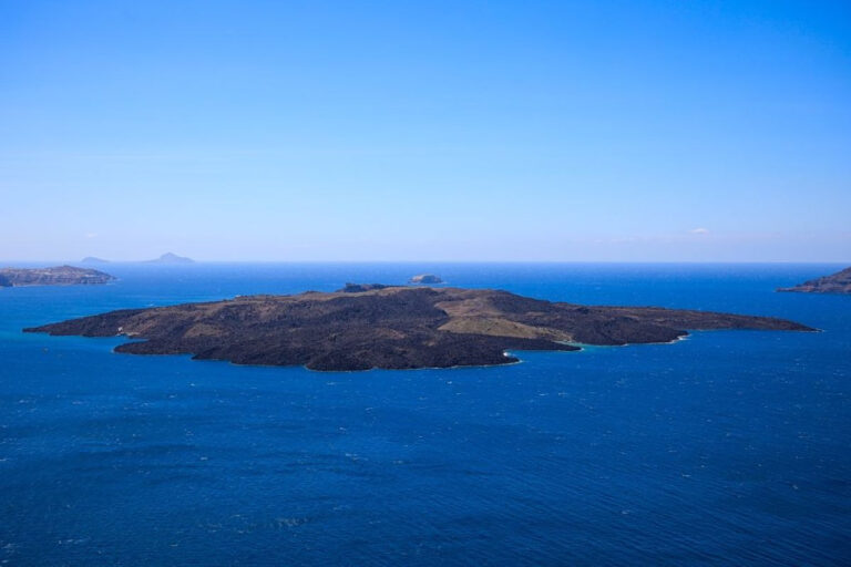 santorini-s-seismic-swarm-magma-volume-equals-20-giza-pyramids