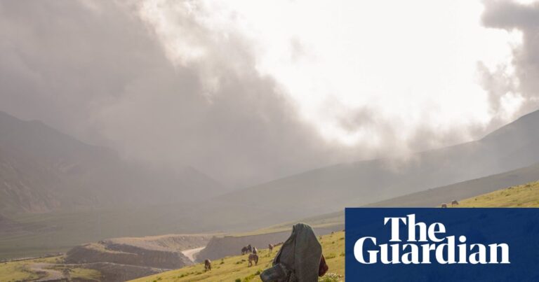 the-struggle-of-kashmiri-women-giving-birth-in-isolation