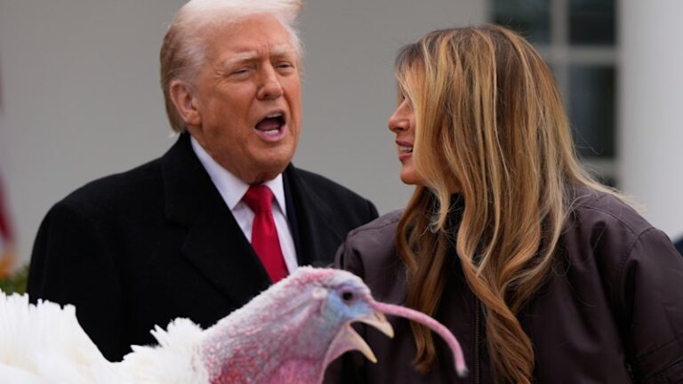 trump-revives-humor-and-criticism-at-thanksgiving-turkey-pardon