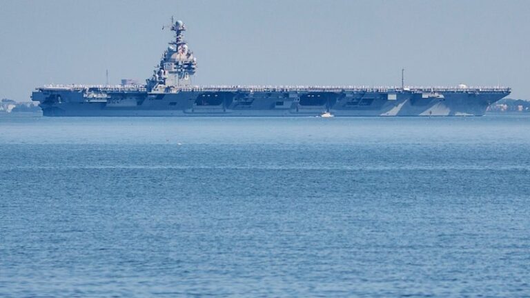 us-aircraft-carrier-deployment-raises-tensions-over-venezuela-strategy