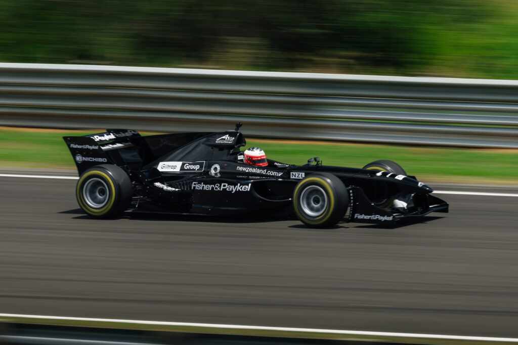 a1gp-s-iconic-black-beauty-returns-to-the-track-after-20-years