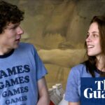 adventureland-a-nostalgic-journey-through-youth-and-escapism
