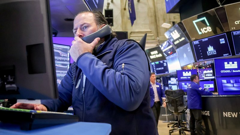 asx-rises-amid-global-market-gains-larry-ellison-backs-paramount-bid