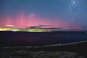aurora-australis-set-to-illuminate-australian-skies-tonight-expert-insights