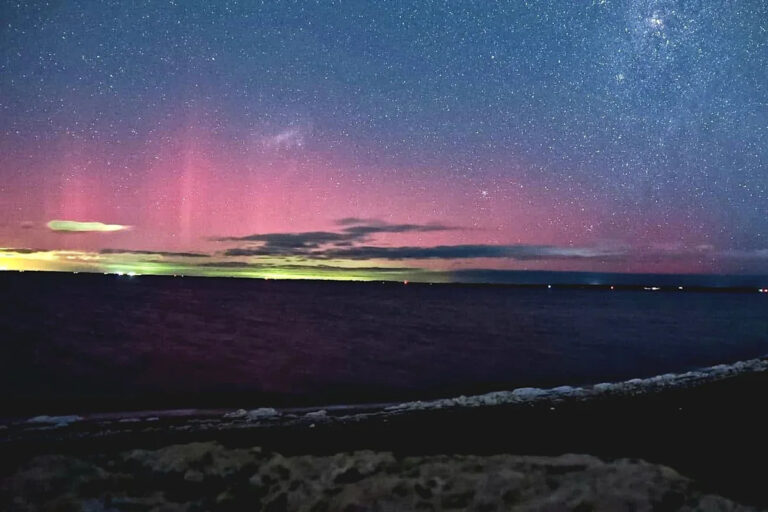 aurora-australis-set-to-illuminate-australian-skies-tonight-expert-insights