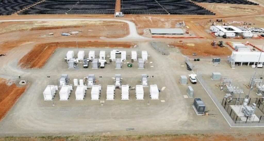 australia-s-first-solar-battery-hybrid-energizes-main-grid