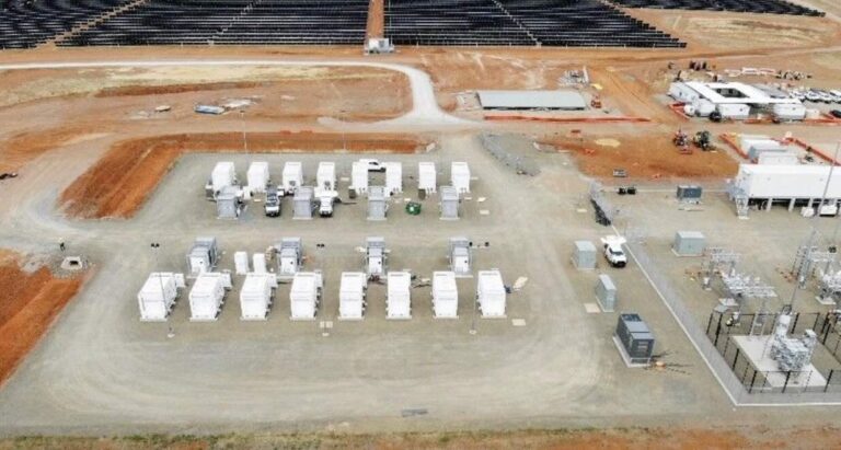 australia-s-first-solar-battery-hybrid-energizes-main-grid