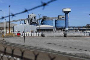 australia-s-largest-aluminium-smelter-secures-future-with-government-backed-renewable-energy-deal