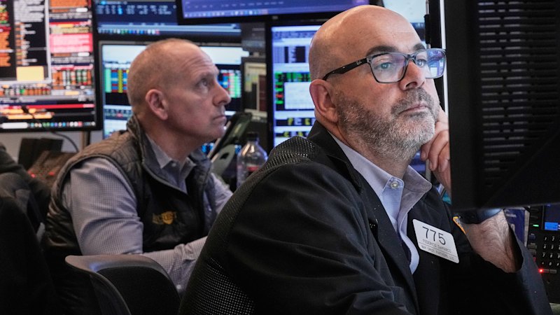 australian-sharemarket-stagnates-amid-woodside-decline-and-tech-rebound