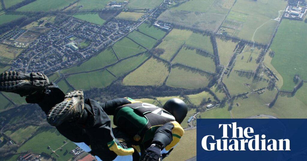 australian-skydivers-strike-over-pay-dispute-amid-safety-concerns