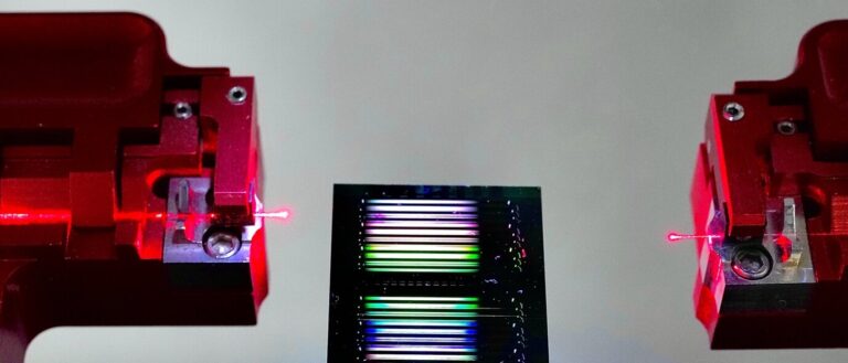 breakthrough-in-photonic-chips-nanoscale-bragg-gratings-enhance-laser-purity