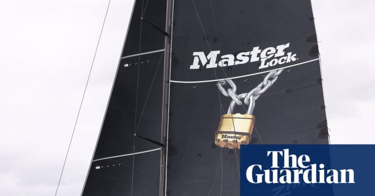 comanche-and-lawconnect-in-fierce-battle-for-sydney-to-hobart-line-honours