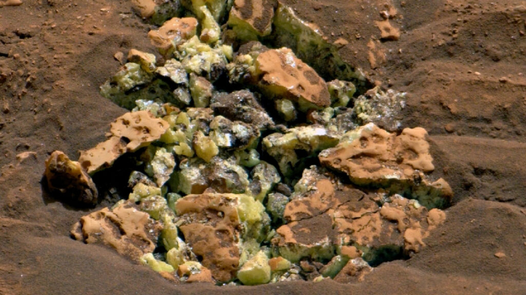 curiosity-rover-s-accidental-discovery-unveils-pure-sulfur-on-mars