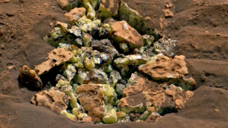 curiosity-rover-s-accidental-discovery-unveils-pure-sulfur-on-mars