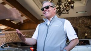 david-zaslav-nears-billionaire-status-amid-netflix-s-acquisition-of-warner-bros-discovery