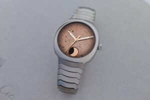 h-moser-cie-unveils-streamliner-perpetual-moon-concept-meteorite-at-dubai-watch-week