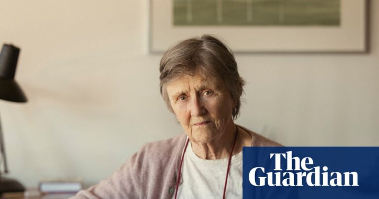 helen-garner-criticizes-state-library-of-victoria-s-shift-to-digital-focus-amid-job-cuts