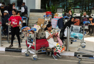 india-caps-airfares-amid-indigo-flight-cancellations-stranding-passengers