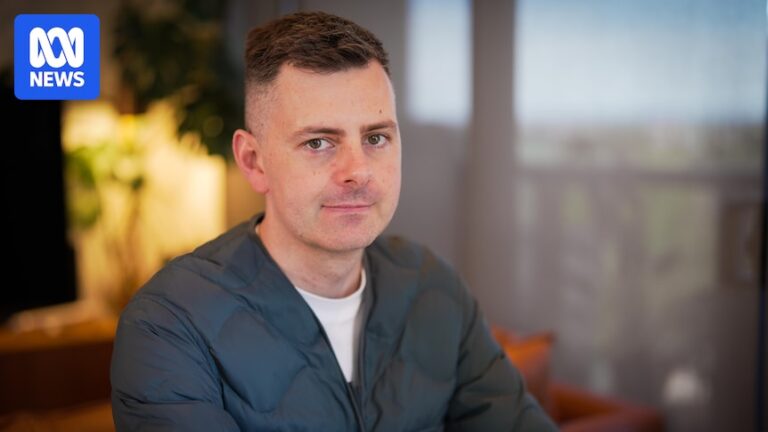 ndis-cuts-deaf-man-s-auslan-funding-urges-alternative-communication