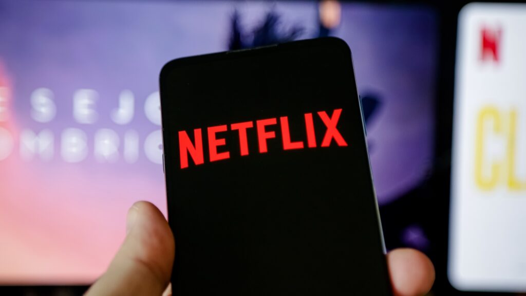 netflix-ends-mobile-casting-sparks-subscriber-outrage