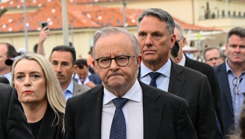 political-tensions-erupt-amid-calls-for-unity-at-bondi-memorial