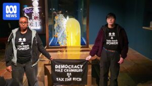 protesters-target-crown-jewels-in-london-four-arrested