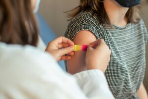 queensland-faces-unseasonal-flu-surge-health-officials-issue-warning