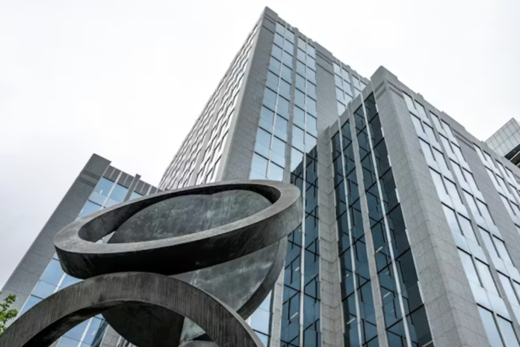 risks-and-implications-of-using-frozen-russian-assets-for-ukraine