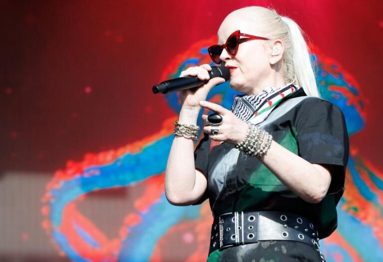 shirley-manson-s-on-stage-outburst-sparks-debate-over-music-festival-etiquette