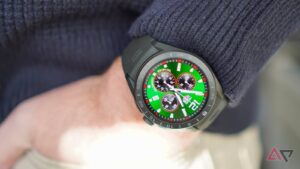 tag-heuer-connected-calibre-e5-a-luxurious-smartwatch-with-a-hefty-price-tag-1
