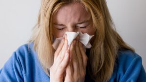 tasmania-faces-unseasonal-flu-surge-health-experts-urge-caution