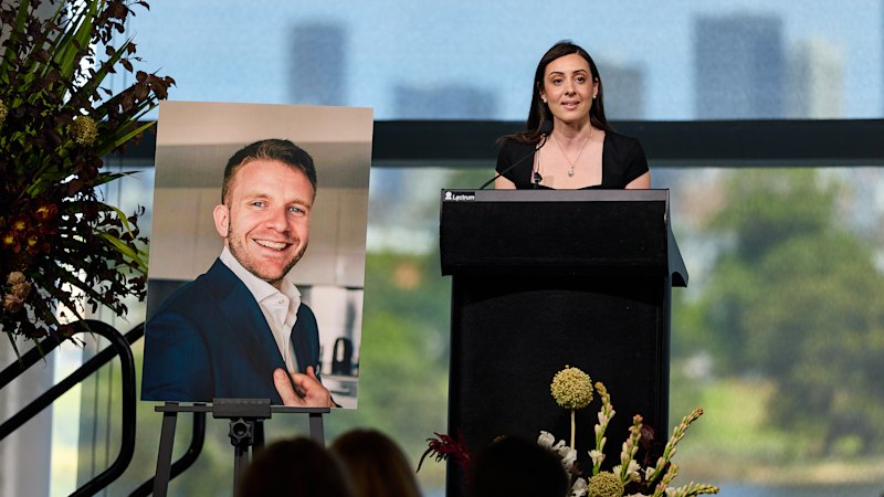 australia-mourns-labor-strategist-tim-picton-at-perth-memorial-1