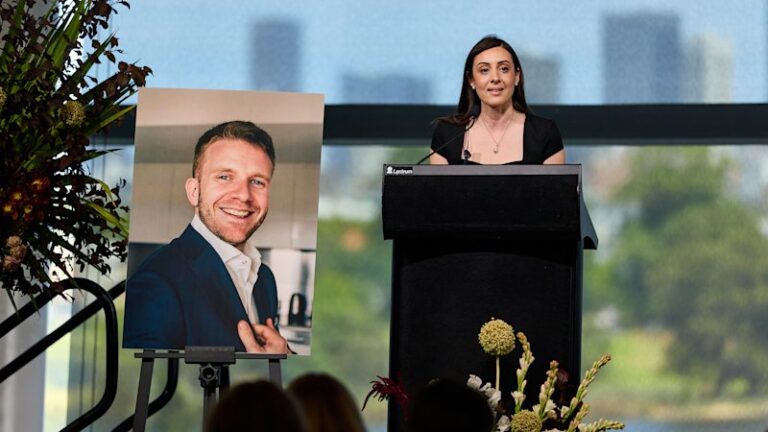 australia-mourns-labor-strategist-tim-picton-at-perth-memorial