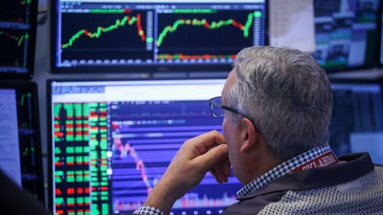 australian-sharemarket-dips-as-big-banks-weigh-down-gains