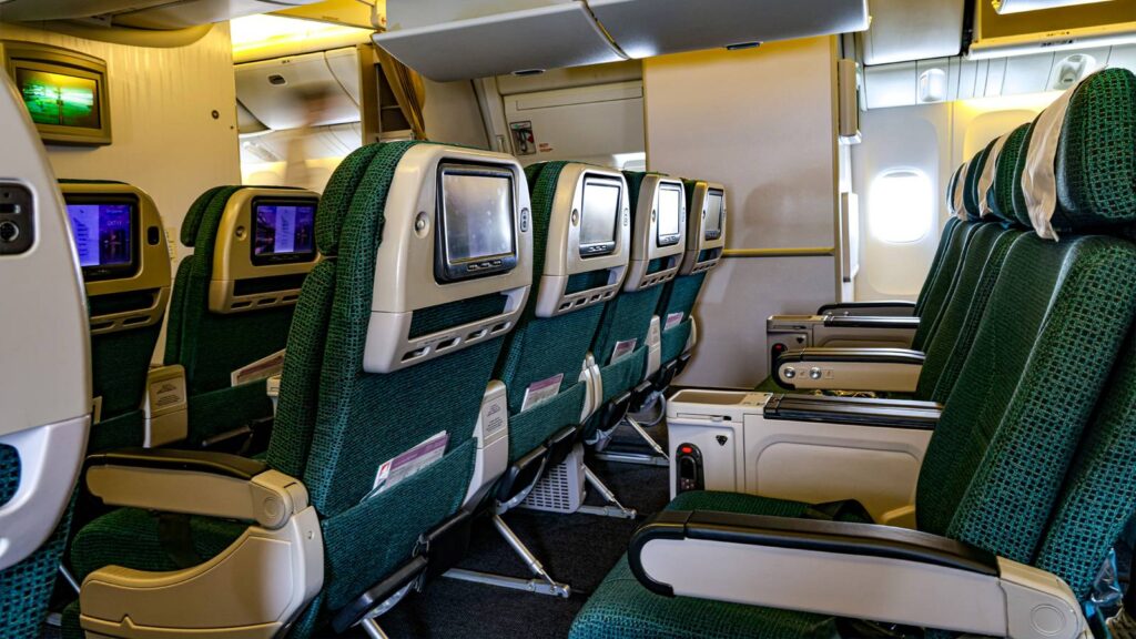 cathay-pacific-s-economy-class-triumphs-in-2025-a-closer-look