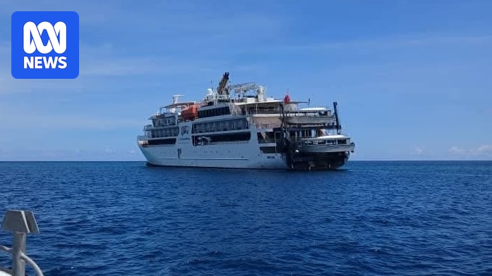 coral-adventurer-stranded-cruise-ship-runs-aground-in-papua-new-guinea
